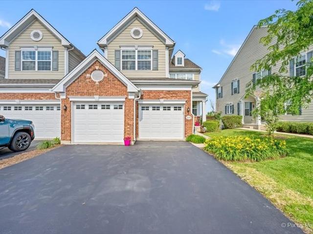 Townhouse for sale in Elgin, Illinois