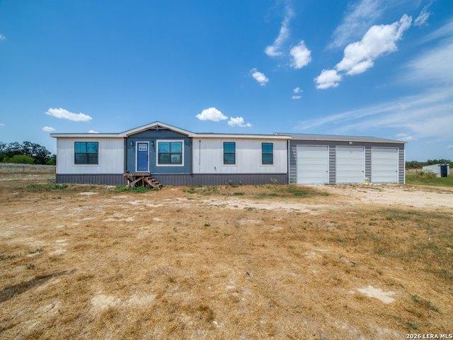 House for sale in Somerset, Texas