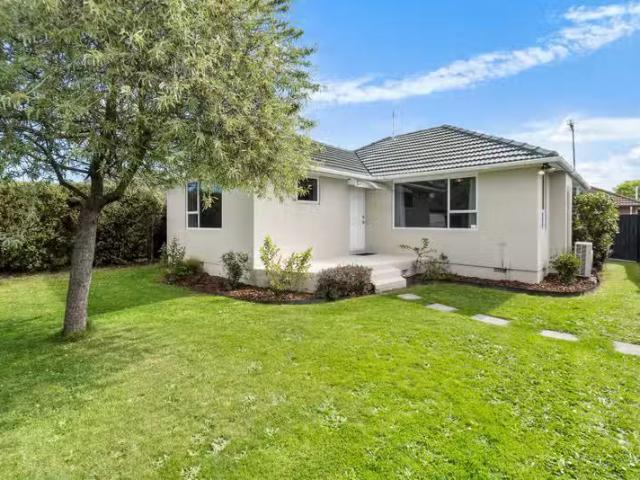 House for sale in Chaslands, Canterbury