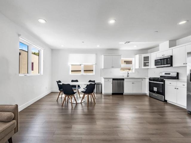 Apartment for rent in Canoga Park, California