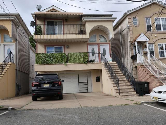 Duplex for rent in Hudson, New Jersey