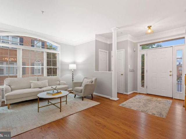 Townhouse for sale in Arlington Townhouse for sale in Arlington