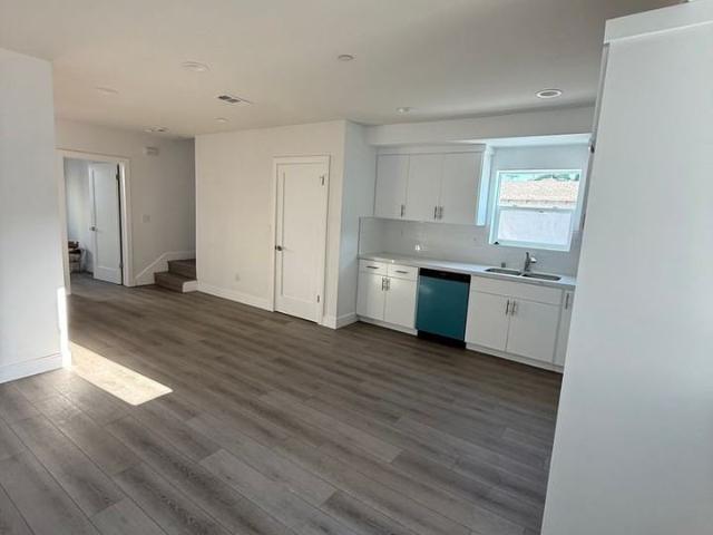 Apartment for rent in Canoga Park, California