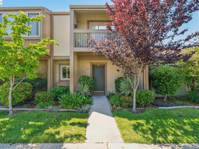 Townhouse for sale in Alameda, California