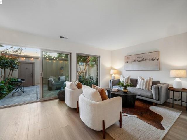 Townhouse for sale in Alameda, California