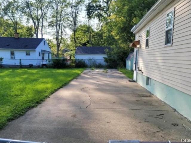 House for sale in Flint, Genesee County
