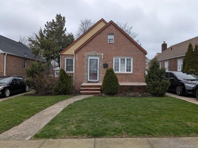 House for sale in Queens, Arverne