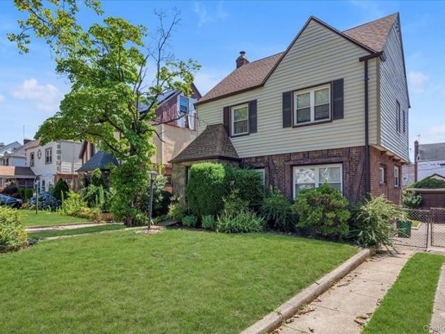 House for sale in Queens, Arverne