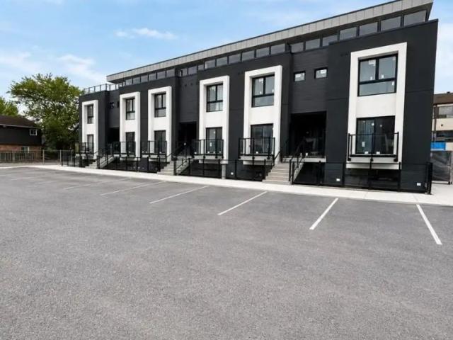 Townhouse for rent in Niagara Falls, Golden Horseshoe