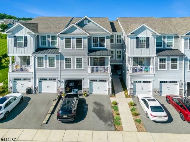 Townhouse for sale in Cedar Grove, New Jersey