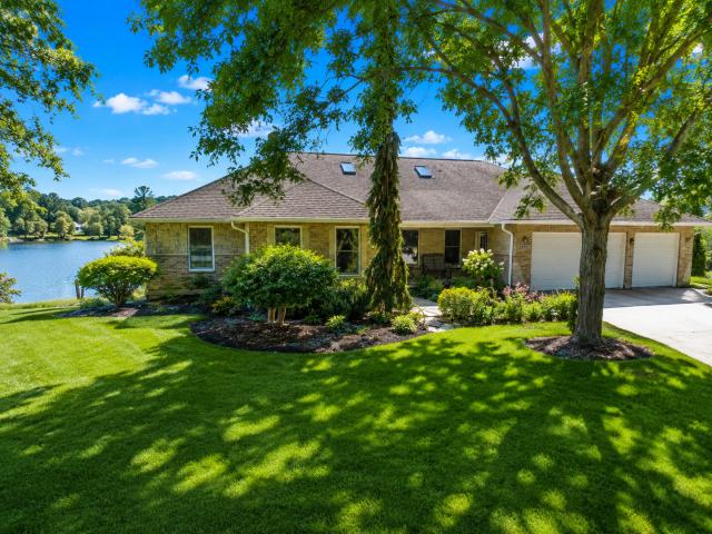 House for sale in Mchenry, Illinois