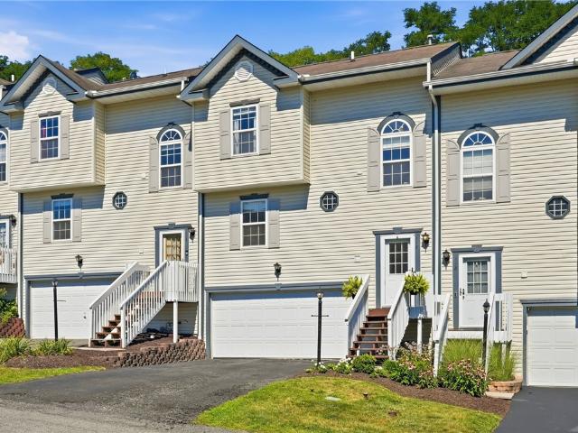Townhouse for sale in Carnegie, Pennsylvania