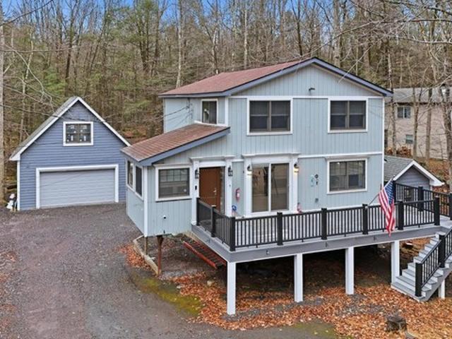 House for sale in Lake Ariel, Pennsylvania