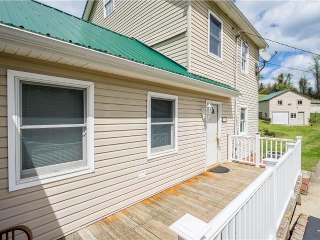 House for sale in Scenery Hill, Pennsylvania