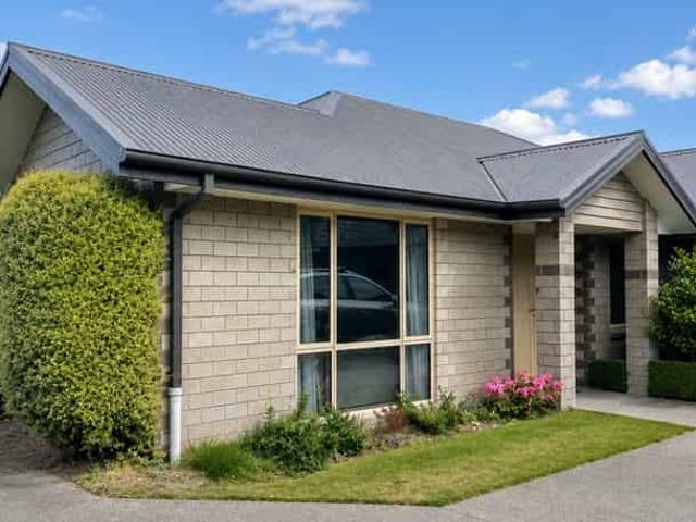 House for rent in Chaslands, Canterbury