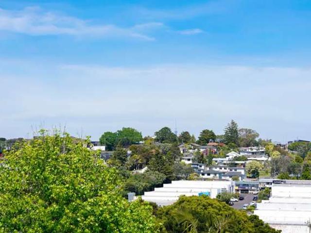 House for sale in Tōtara Vale, Kaipātiki