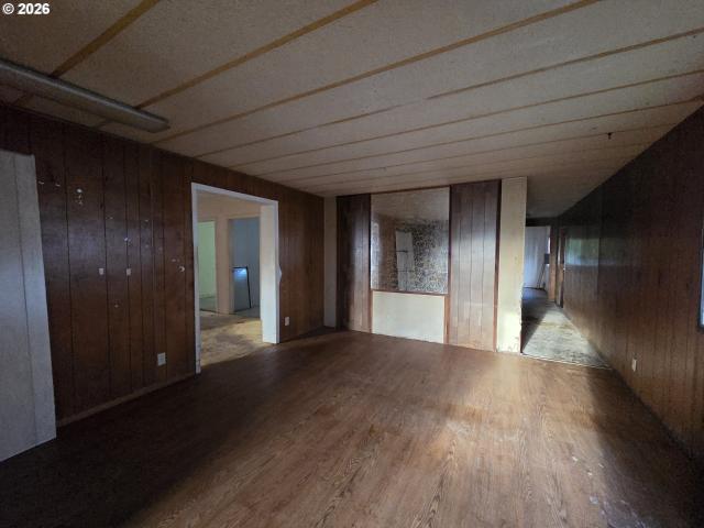 House for sale in Lakeside, Coos County
