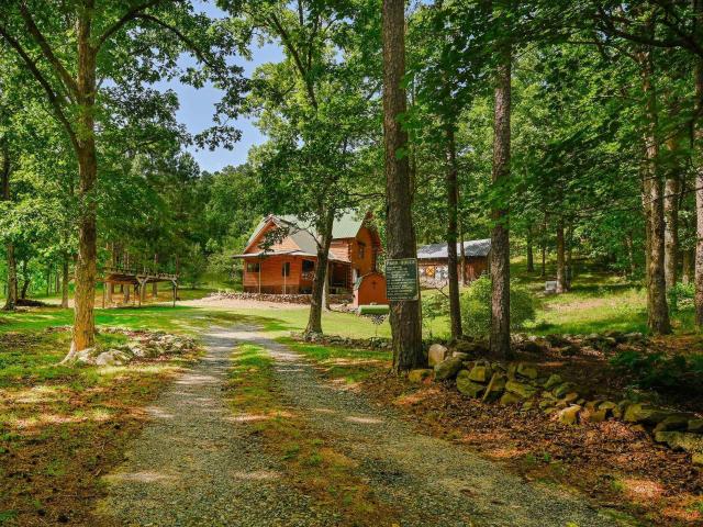 House for sale in Rich Mountain, Mena