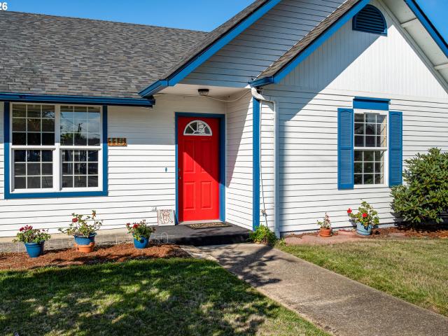 House for sale in Creswell, Lane County