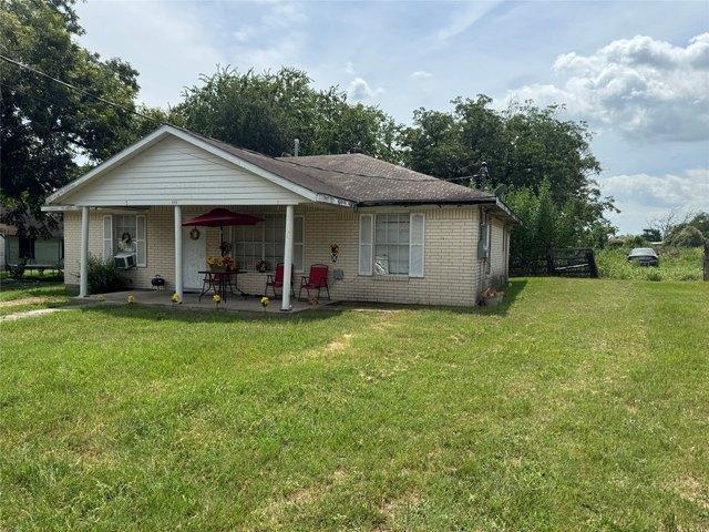 House for sale in Schulenburg, Texas