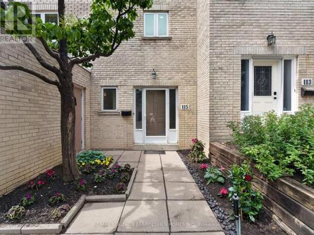 Townhouse for sale in Woburn, Ontario