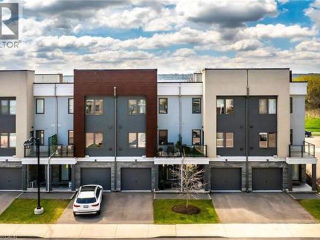 Townhouse for rent in Ancaster, Ontario