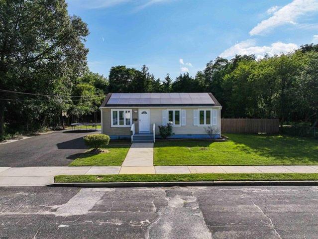 House for sale in Van-Mar Gardens, Pleasantville