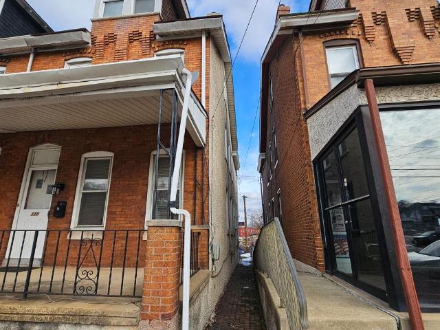 Townhouse for sale in Bridgeport, Pennsylvania