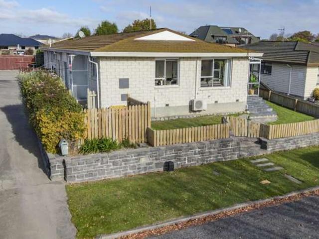 House for sale in Chaslands, Canterbury