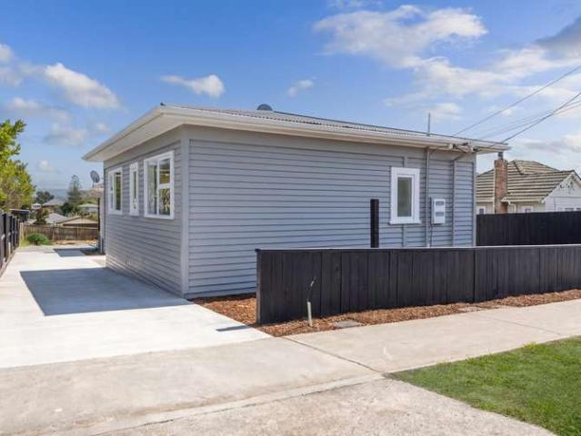 House for sale in Oratia