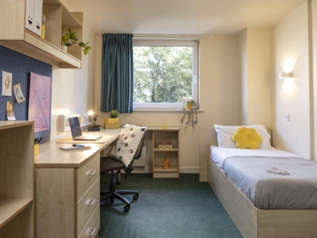 Apartment for rent in Hyde Park, West Yorkshire