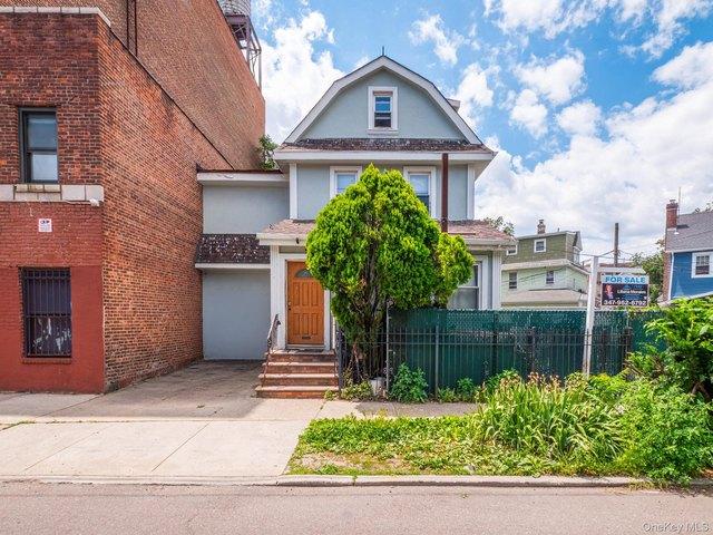 House for sale in Queens, Arverne