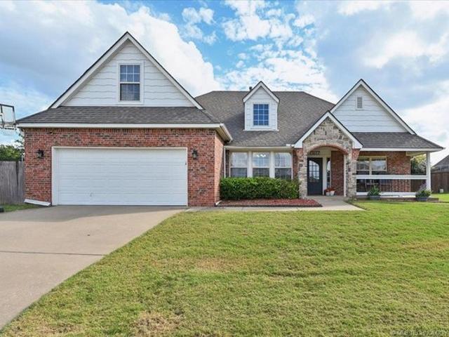 House for sale in Churchill Park, Jenks