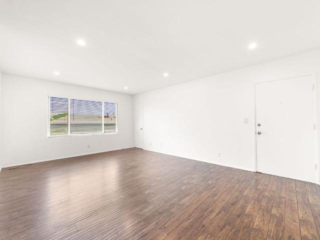 Apartment for rent in Canoga Park, California