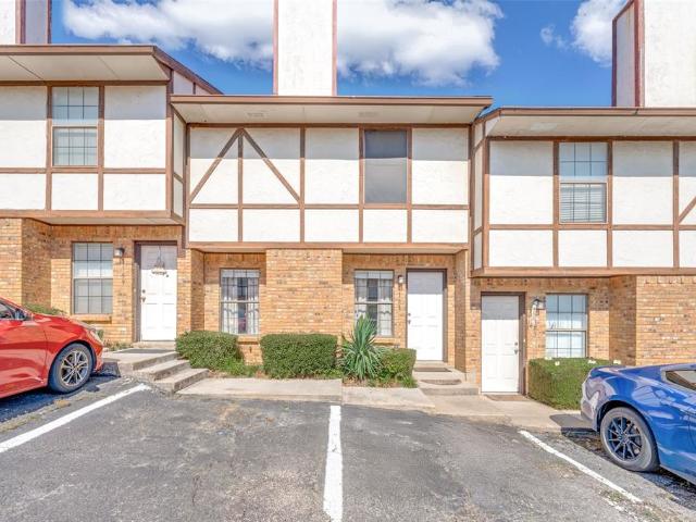 Townhouse for sale in Denton