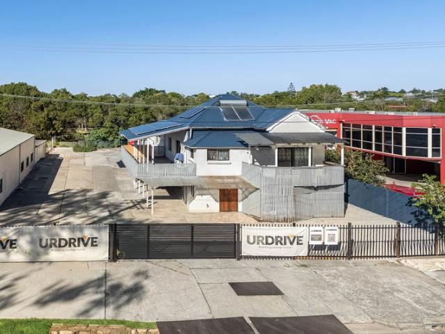 Warehouse for rent in Toombul, Queensland