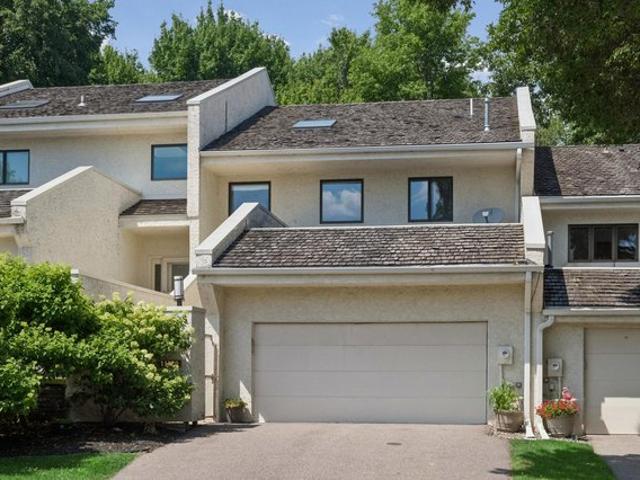 Townhouse for sale in Hopkins, Hennepin County