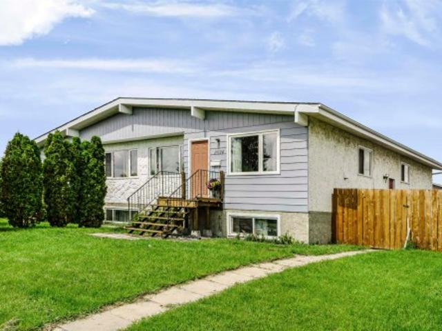 House for sale in Wedgewood, Alberta