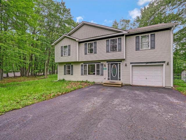 House for sale in Pocono Summit