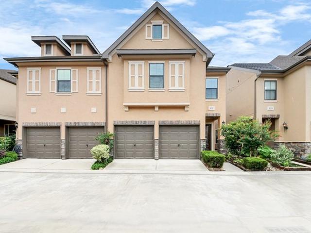 Townhouse for sale in Royal Oaks Court, Houston
