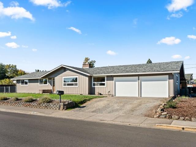 House for sale in Central Point, Jackson County