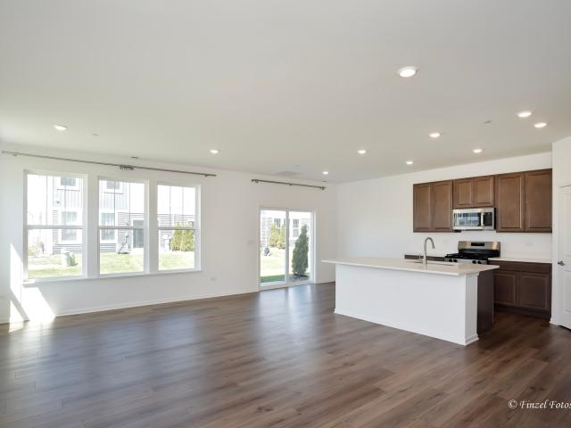 Townhouse for sale in Mchenry, Illinois