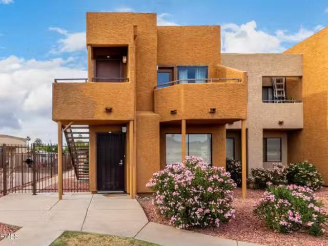 Condo for sale in Glendale