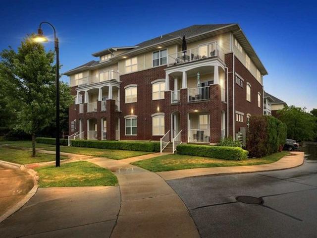 Condo for sale in Iowa City, Iowa