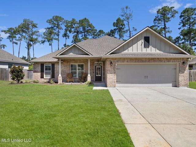 House for sale in Ocean Springs, Mississippi