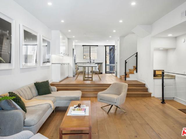 Townhouse for sale in Los Angeles