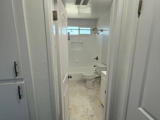 Apartment for rent in Canoga Park, California
