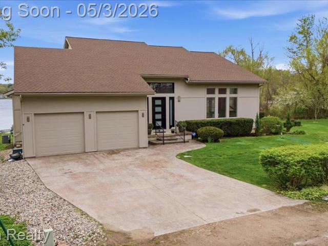 House for sale in Hamburg, Michigan