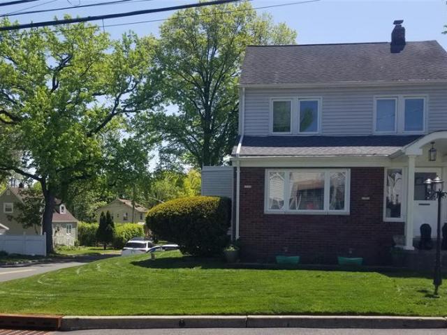 House for sale in Teaneck, New Jersey