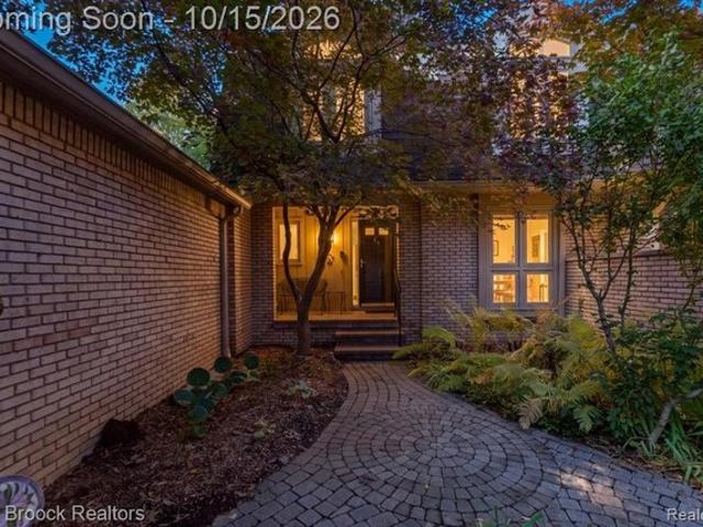 Townhouse for sale in Adams Woods, Bloomfield Township